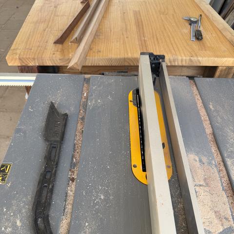 Stock and fence set for the second rip, a 10 degree cut. Those two angled cuts deliver a 40, 60, 80 triangle.